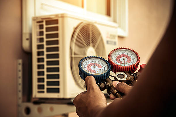 Professional Hvac technician working in Eastland, TX